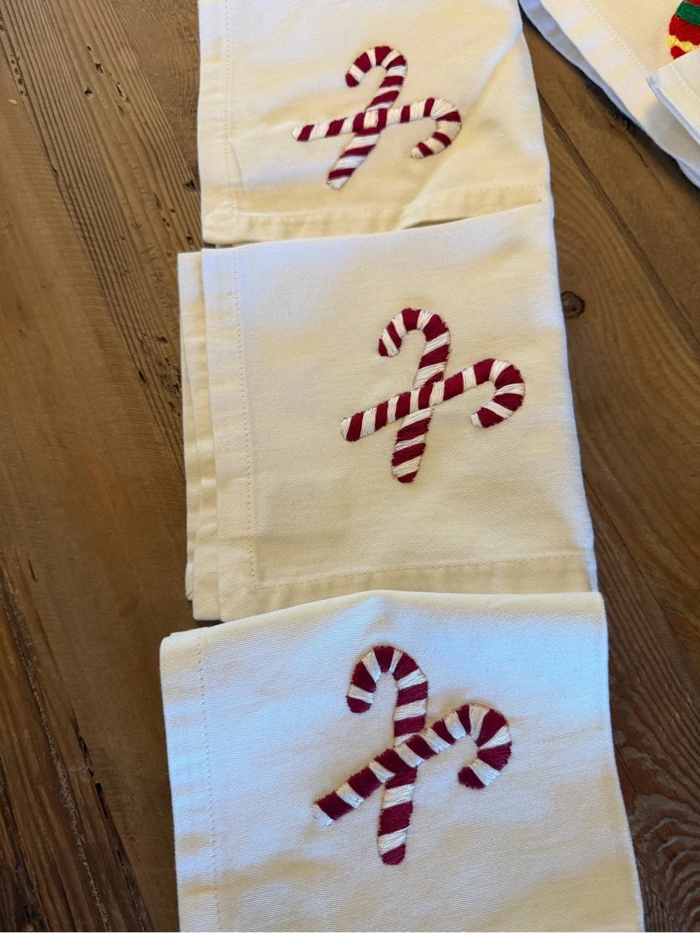Williams-Sonoma Ivory Embroidered Cotton Cocktail Napkins Christmas Holidays (5)